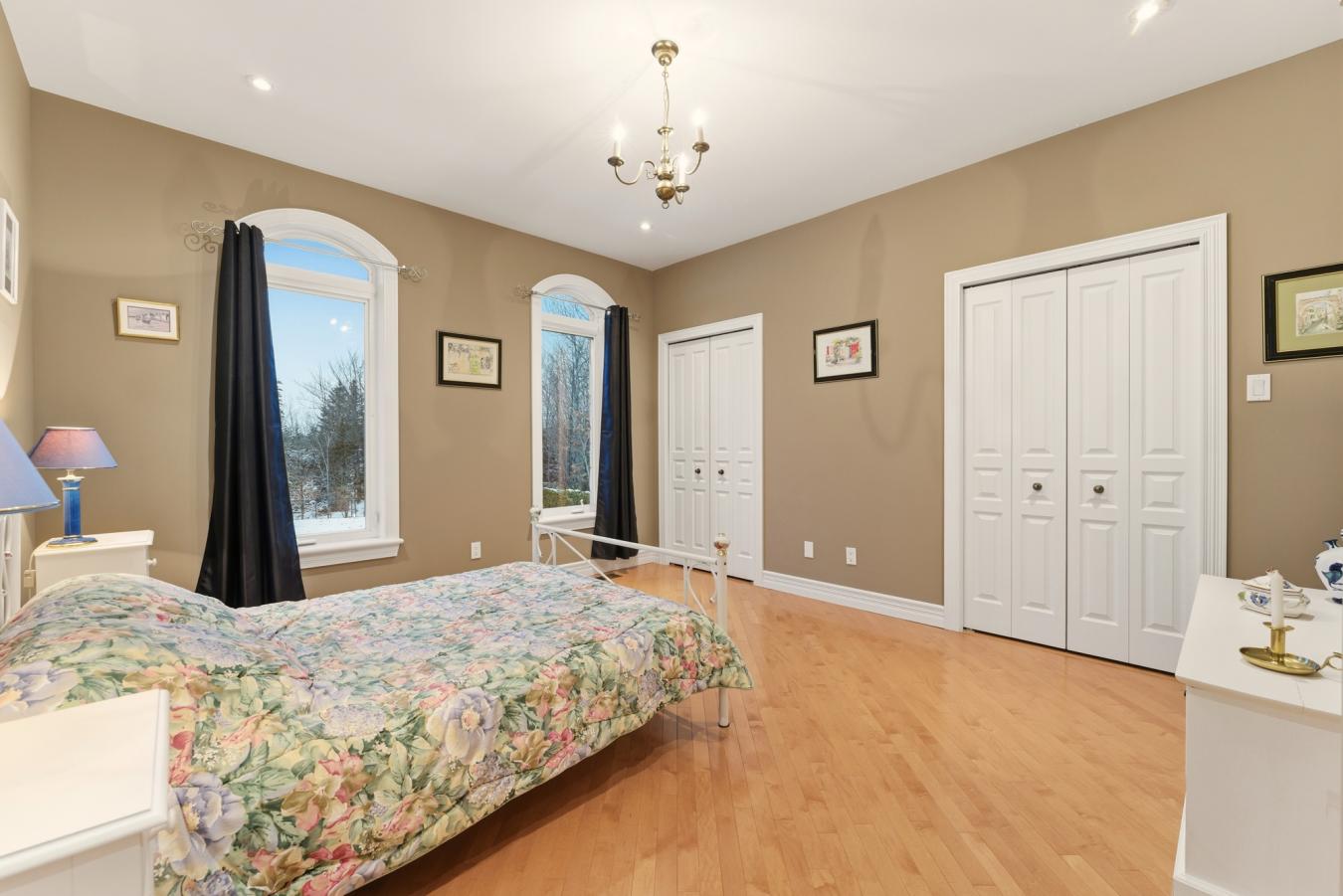 Sherbrooke, Eastern Townships, J1L 3A7, Canada, 4 Bedrooms Bedrooms, ,4 BathroomsBathrooms,Residential,For Sale,1998799