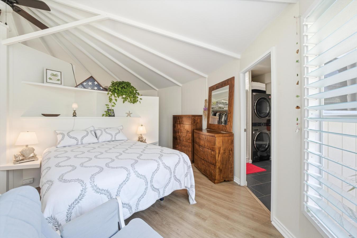 Kailua, Honolulu, 96734, United States, 4 Bedrooms Bedrooms, ,3 BathroomsBathrooms,Residential,For Sale,1998737