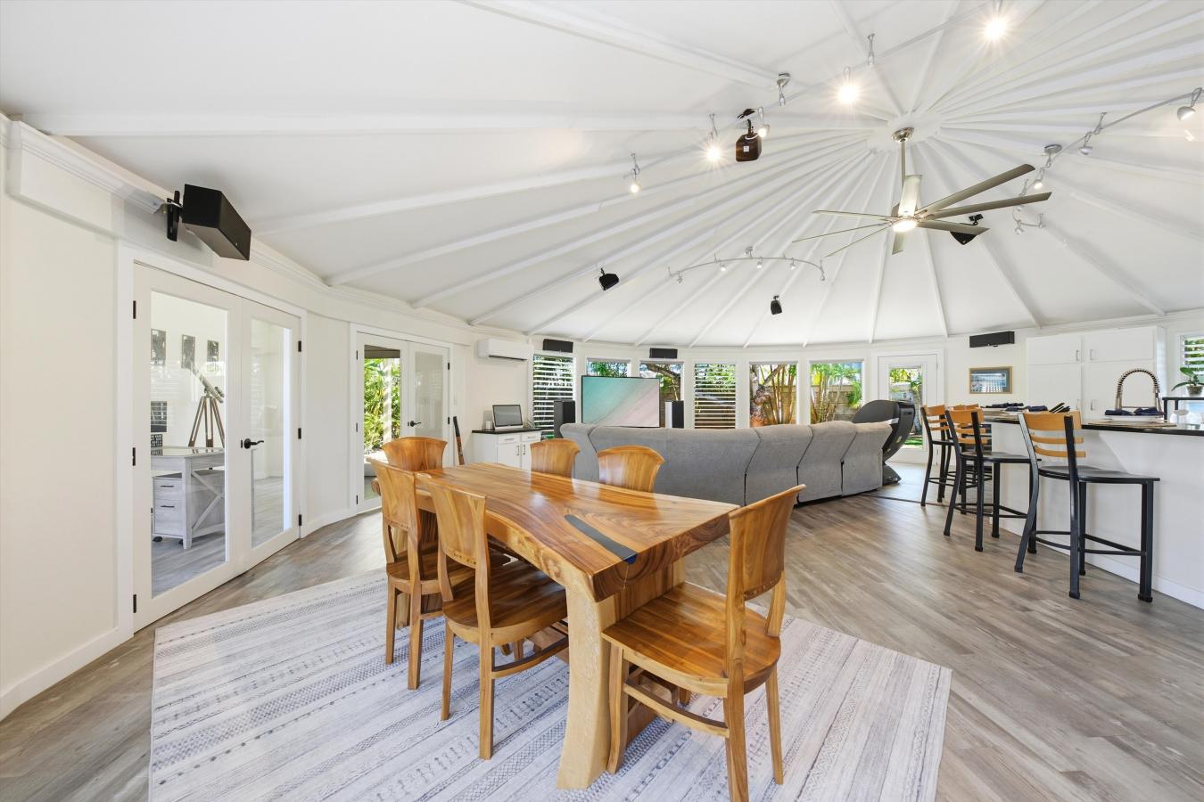 Kailua, Honolulu, 96734, United States, 4 Bedrooms Bedrooms, ,3 BathroomsBathrooms,Residential,For Sale,1998737