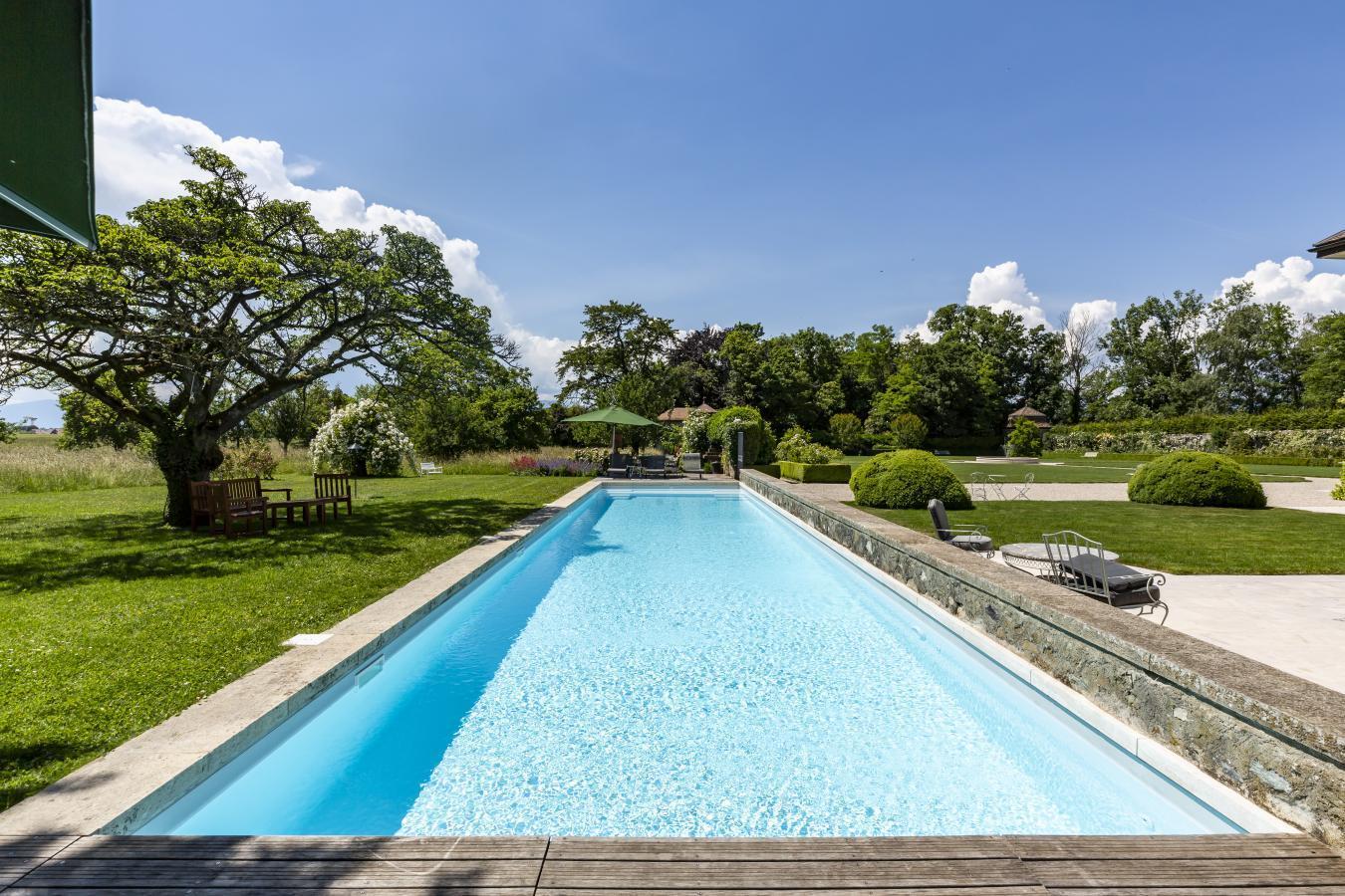 Lake Geneva, 1252, Switzerland, 8 Bedrooms Bedrooms, ,8 BathroomsBathrooms,Residential,For Sale,1998796