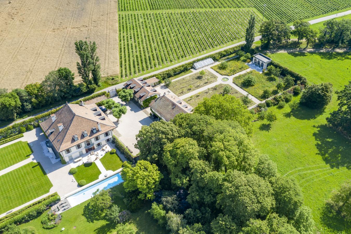 Lake Geneva, 1252, Switzerland, 8 Bedrooms Bedrooms, ,8 BathroomsBathrooms,Residential,For Sale,1998796