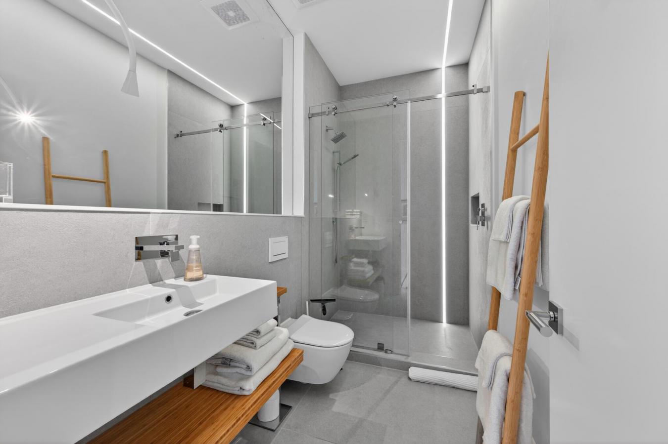 Palm Beach, Florida, 33480, United States, 3 Bedrooms Bedrooms, ,4 BathroomsBathrooms,Residential,For Sale,1999252