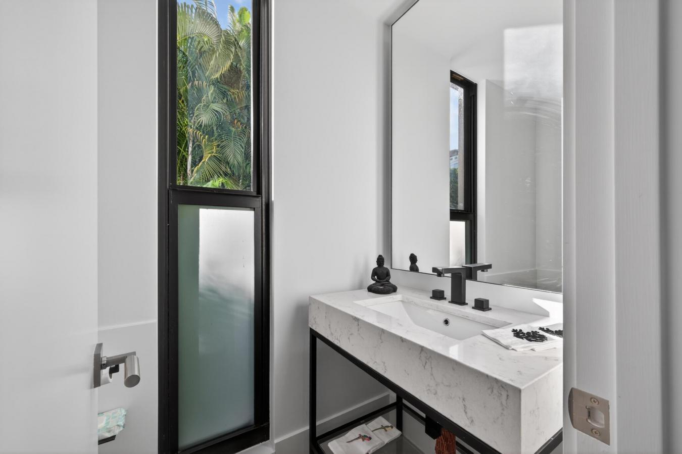 Palm Beach, Florida, 33480, United States, 3 Bedrooms Bedrooms, ,4 BathroomsBathrooms,Residential,For Sale,1999252