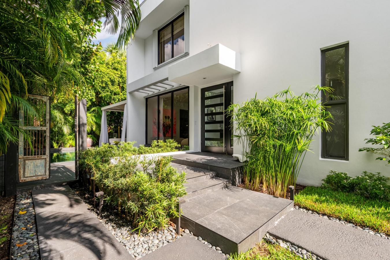 Palm Beach, Florida, 33480, United States, 3 Bedrooms Bedrooms, ,4 BathroomsBathrooms,Residential,For Sale,1999252