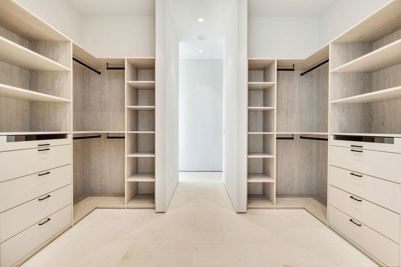 West Palm Beach, Florida, 33401, United States, 3 Bedrooms Bedrooms, ,3 BathroomsBathrooms,Residential,For Sale,1999250