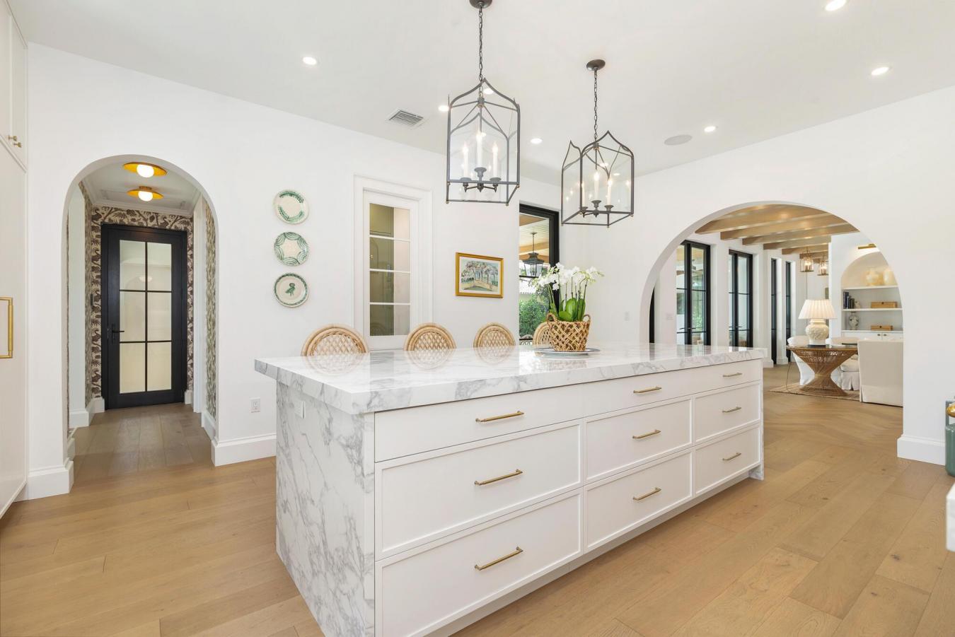 West Palm Beach, Florida, 33405, United States, 5 Bedrooms Bedrooms, ,5 BathroomsBathrooms,Residential,For Sale,1999249