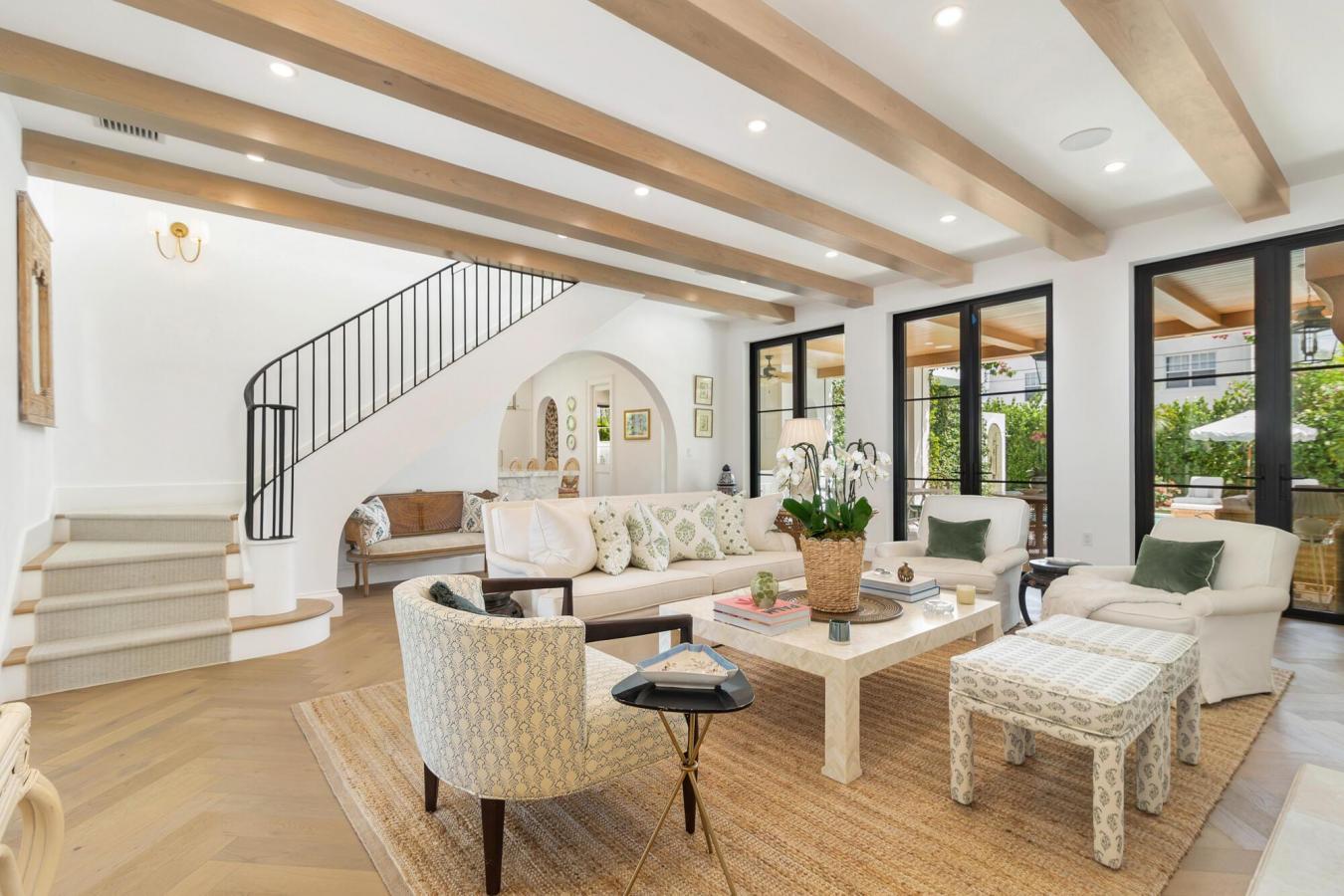 West Palm Beach, Florida, 33405, United States, 5 Bedrooms Bedrooms, ,5 BathroomsBathrooms,Residential,For Sale,1999249