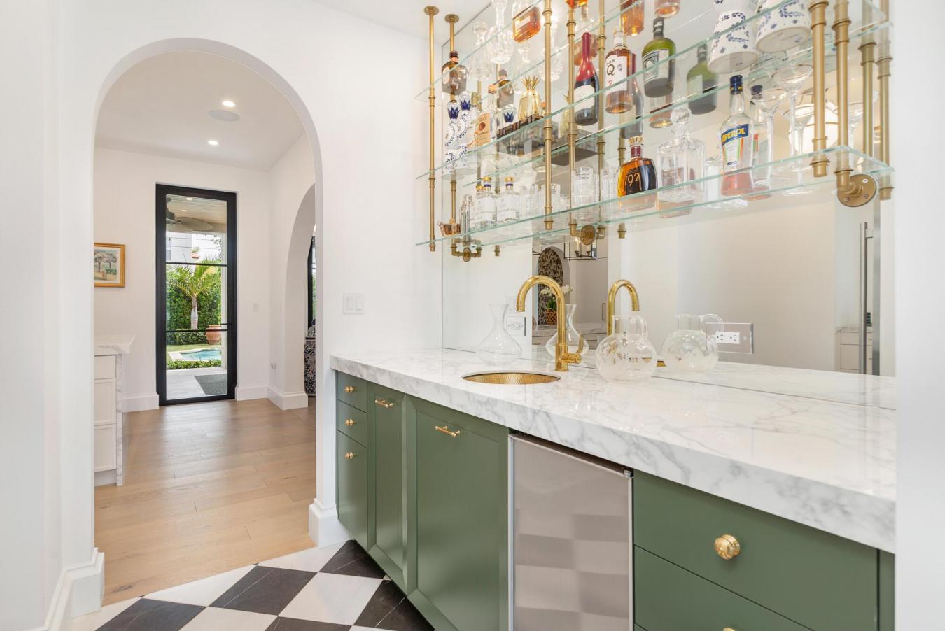 West Palm Beach, Florida, 33405, United States, 5 Bedrooms Bedrooms, ,5 BathroomsBathrooms,Residential,For Sale,1999249