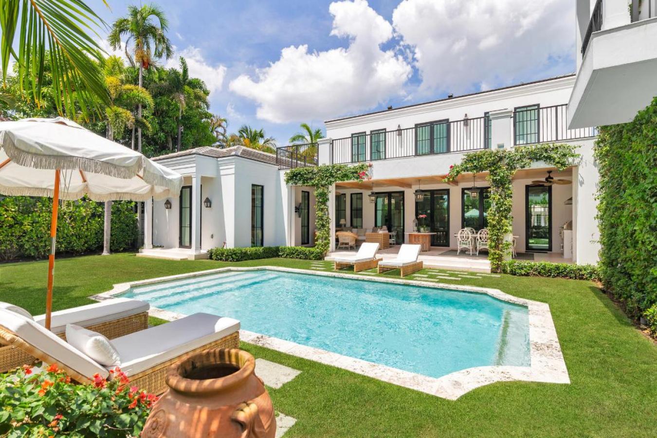 West Palm Beach, Florida, 33405, United States, 5 Bedrooms Bedrooms, ,5 BathroomsBathrooms,Residential,For Sale,1999249