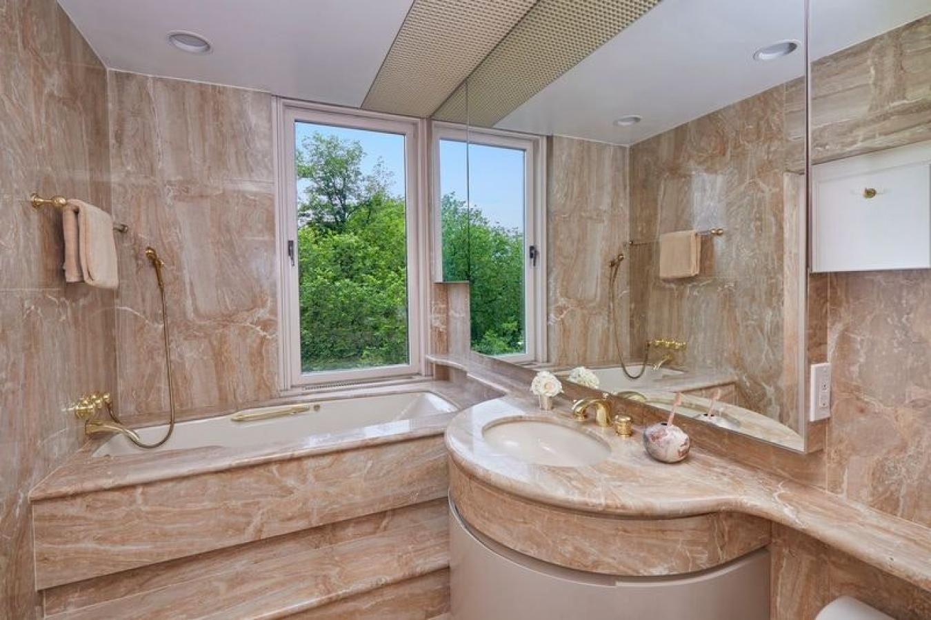 New York, New York, 10128, United States, 3 Bedrooms Bedrooms, ,2 BathroomsBathrooms,Residential,For Sale,1999245