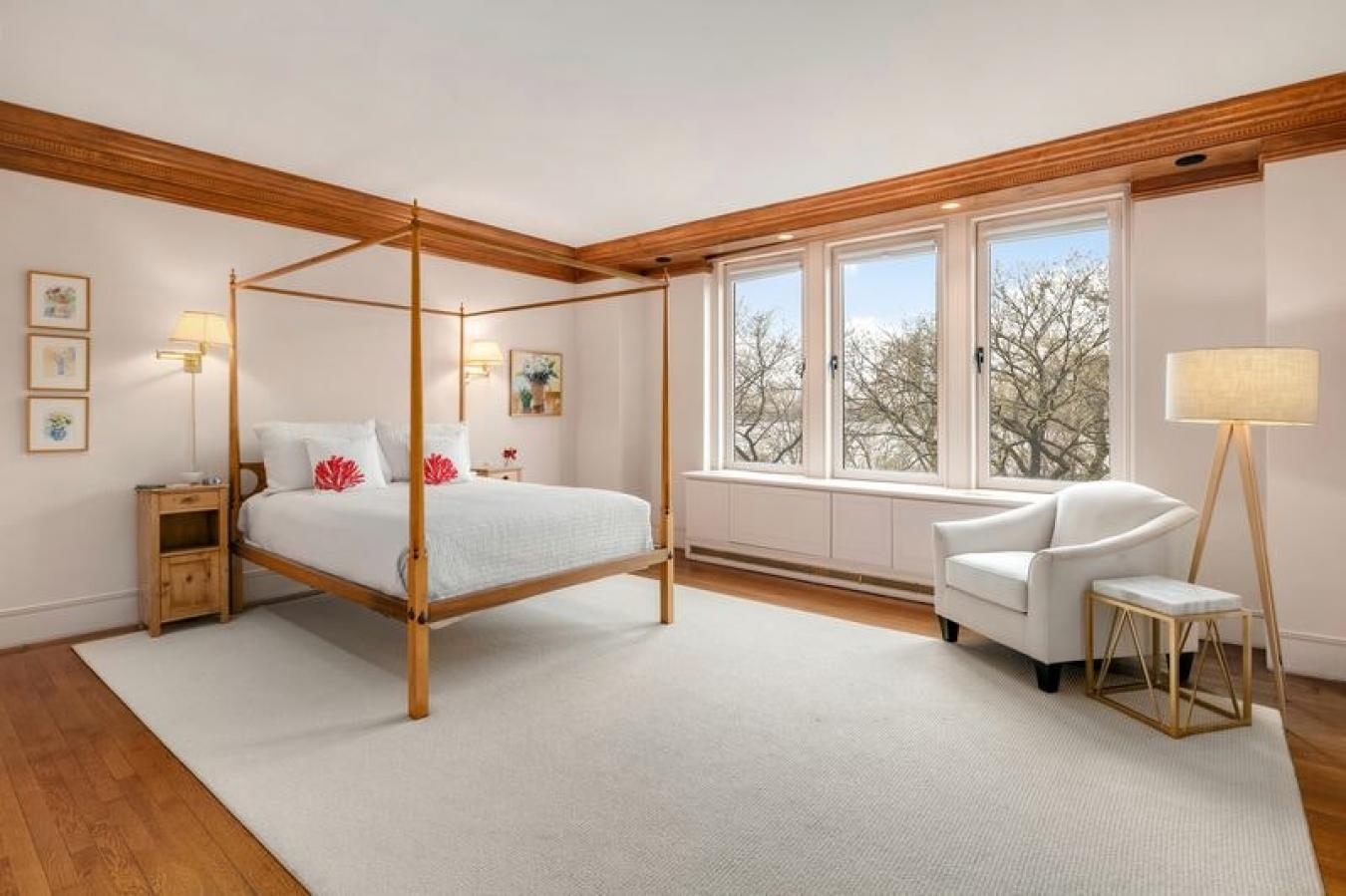 New York, New York, 10128, United States, 3 Bedrooms Bedrooms, ,2 BathroomsBathrooms,Residential,For Sale,1999245