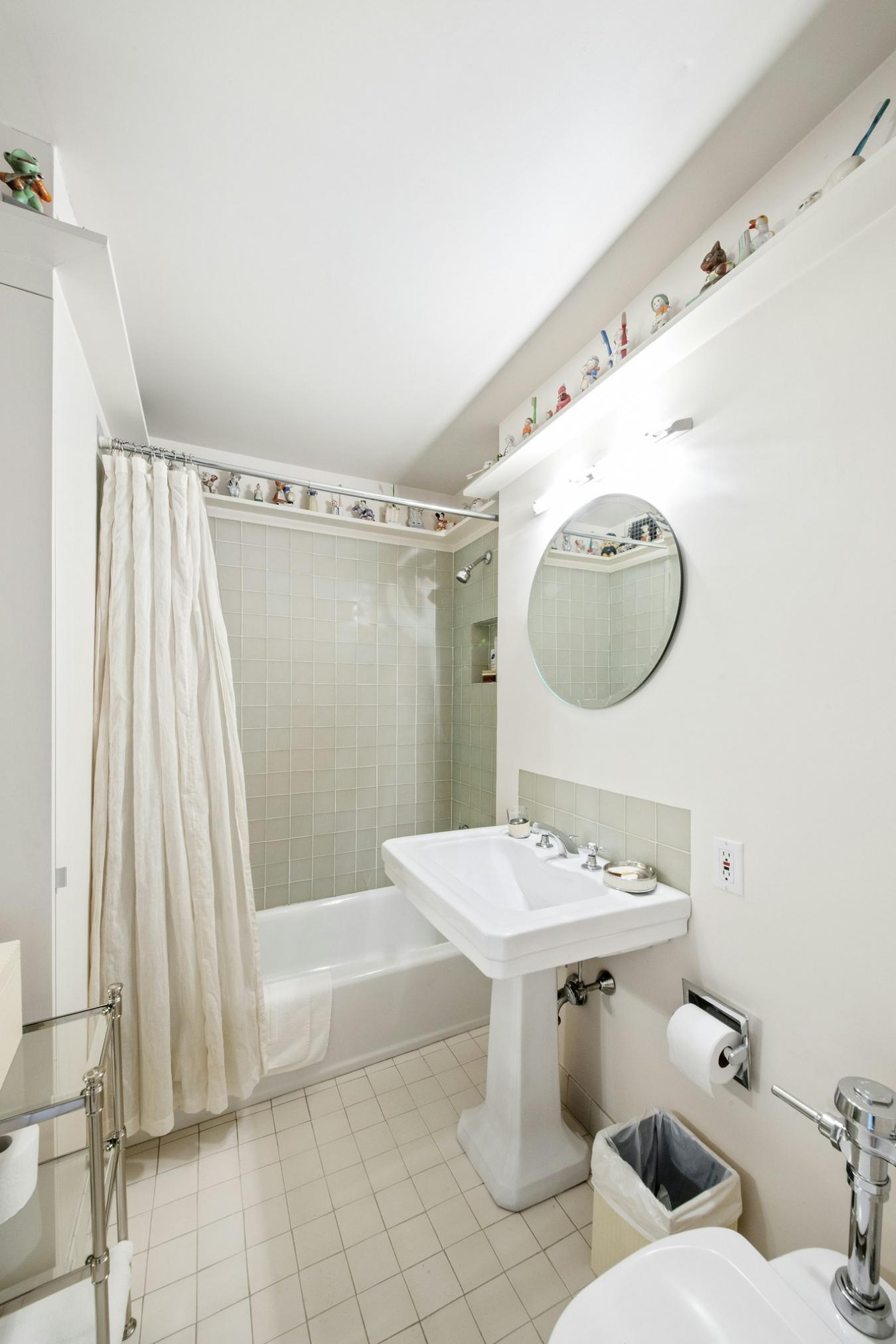 New York, New York, 10019, United States, 2 Bedrooms Bedrooms, ,3 BathroomsBathrooms,Residential,For Sale,1999244