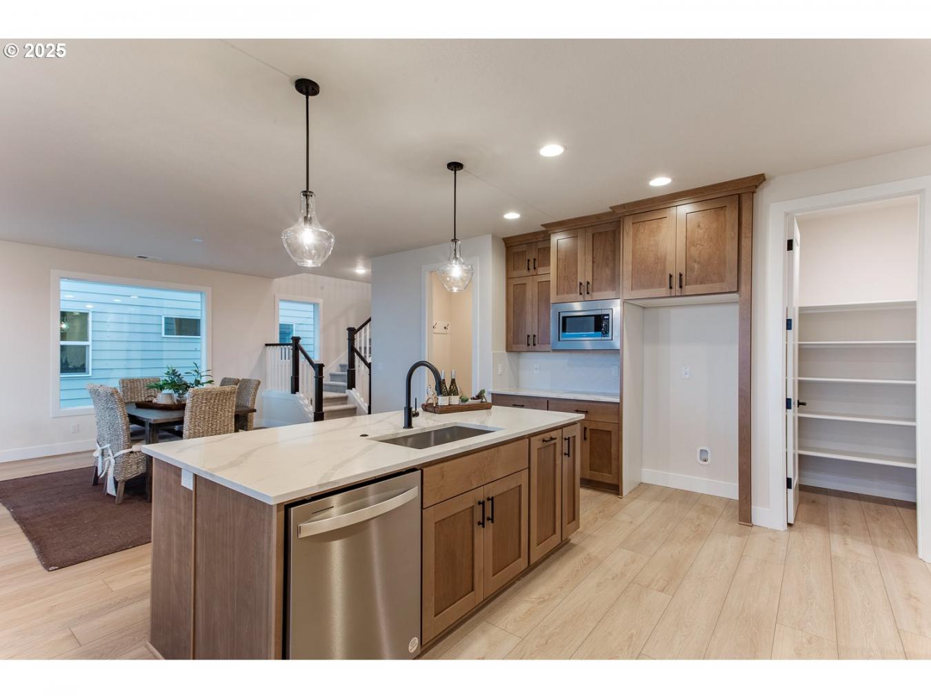 Portland, Washington, 97224, United States, ,Residential,For Sale,1999544