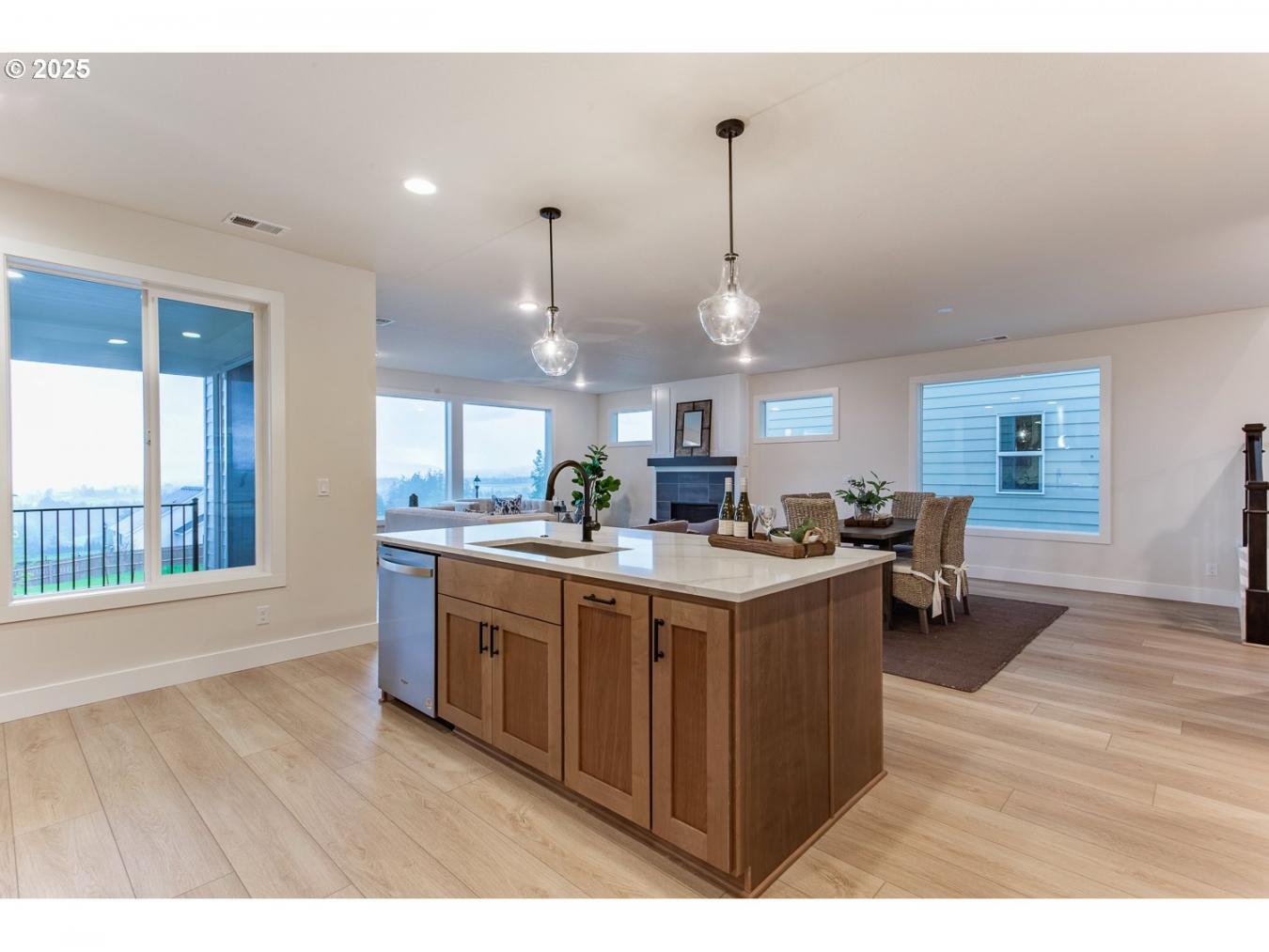 Portland, Washington, 97224, United States, ,Residential,For Sale,1999544