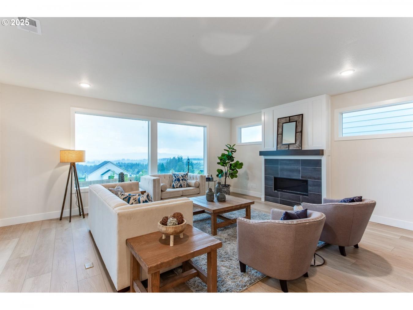 Portland, Washington, 97224, United States, ,Residential,For Sale,1999544