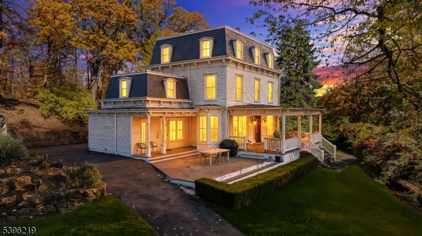 Watchung, Somerset, 07069, United States, 7 Bedrooms Bedrooms, ,5 BathroomsBathrooms,Residential,For Sale,1999537