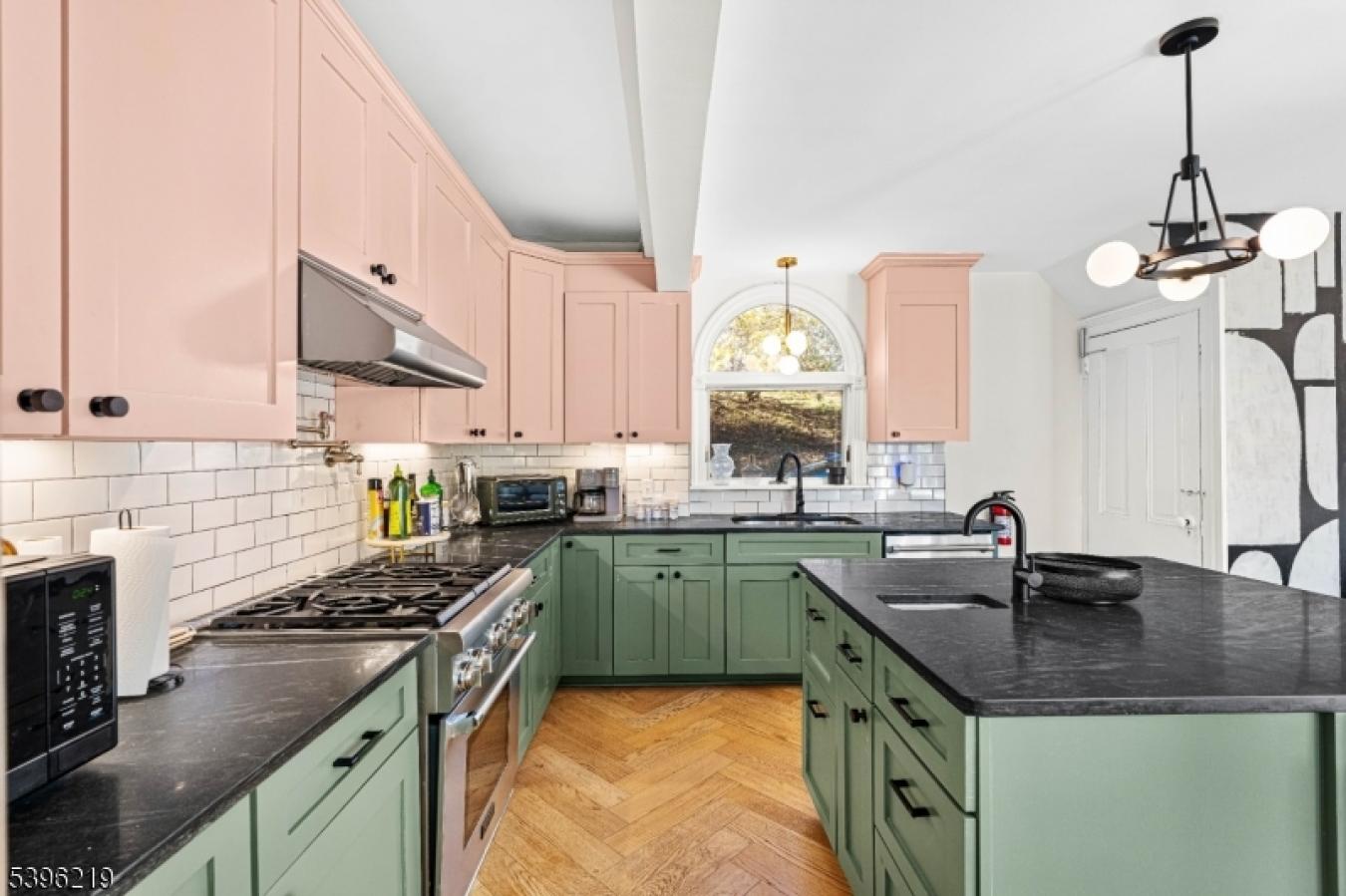 Watchung, Somerset, 07069, United States, 7 Bedrooms Bedrooms, ,5 BathroomsBathrooms,Residential,For Sale,1999537