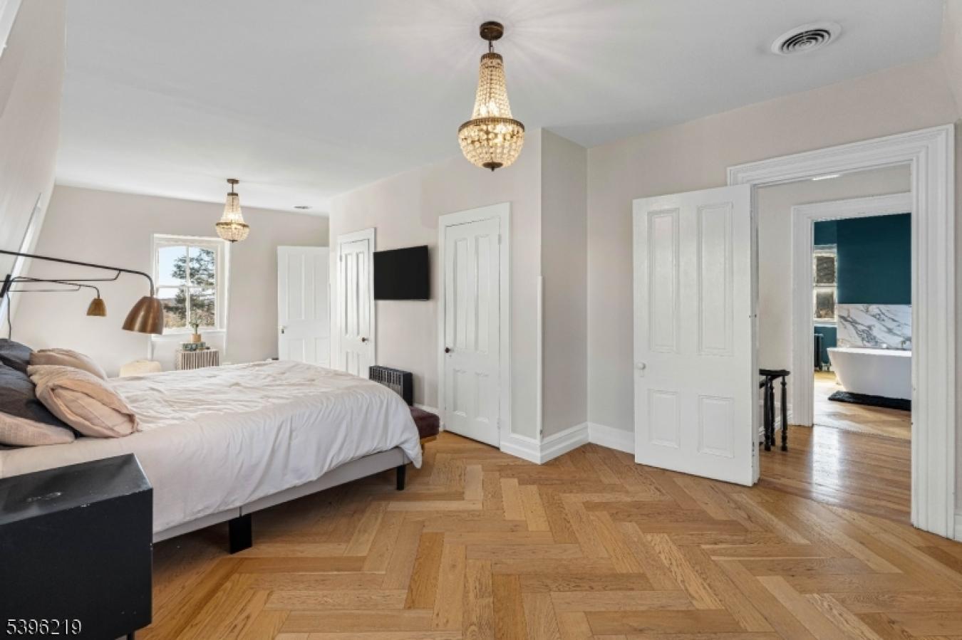 Watchung, Somerset, 07069, United States, 7 Bedrooms Bedrooms, ,5 BathroomsBathrooms,Residential,For Sale,1999537