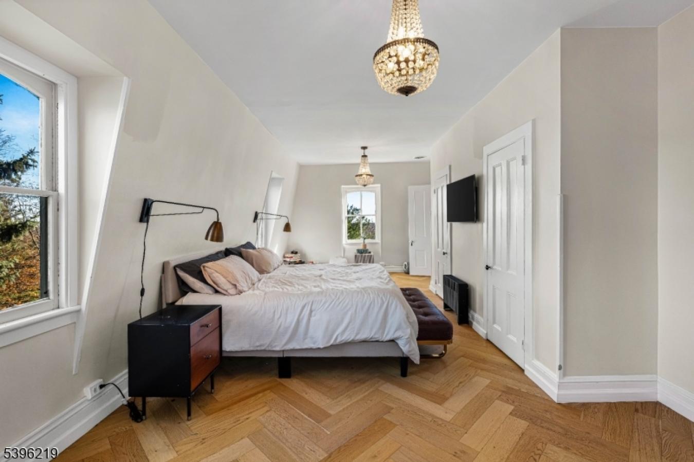 Watchung, Somerset, 07069, United States, 7 Bedrooms Bedrooms, ,5 BathroomsBathrooms,Residential,For Sale,1999537