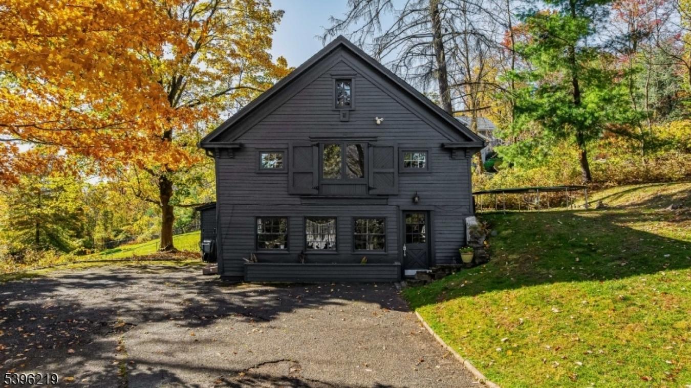 Watchung, Somerset, 07069, United States, 7 Bedrooms Bedrooms, ,5 BathroomsBathrooms,Residential,For Sale,1999537