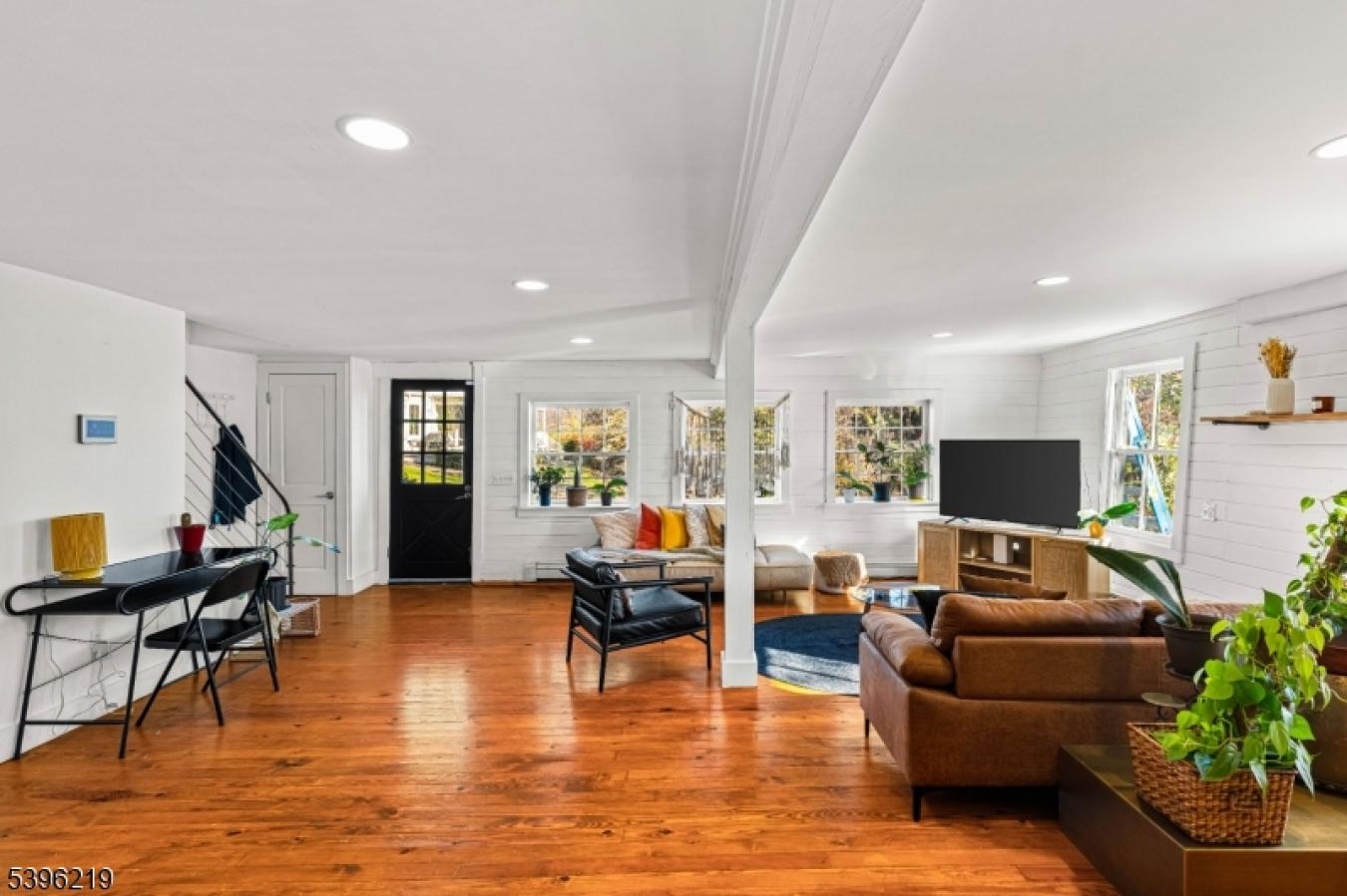 Watchung, Somerset, 07069, United States, 7 Bedrooms Bedrooms, ,5 BathroomsBathrooms,Residential,For Sale,1999537