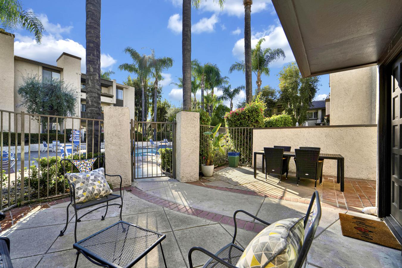 Woodland Hills, Los Angeles, 91367, United States, 2 Bedrooms Bedrooms, ,2 BathroomsBathrooms,Residential,For Sale,2000172