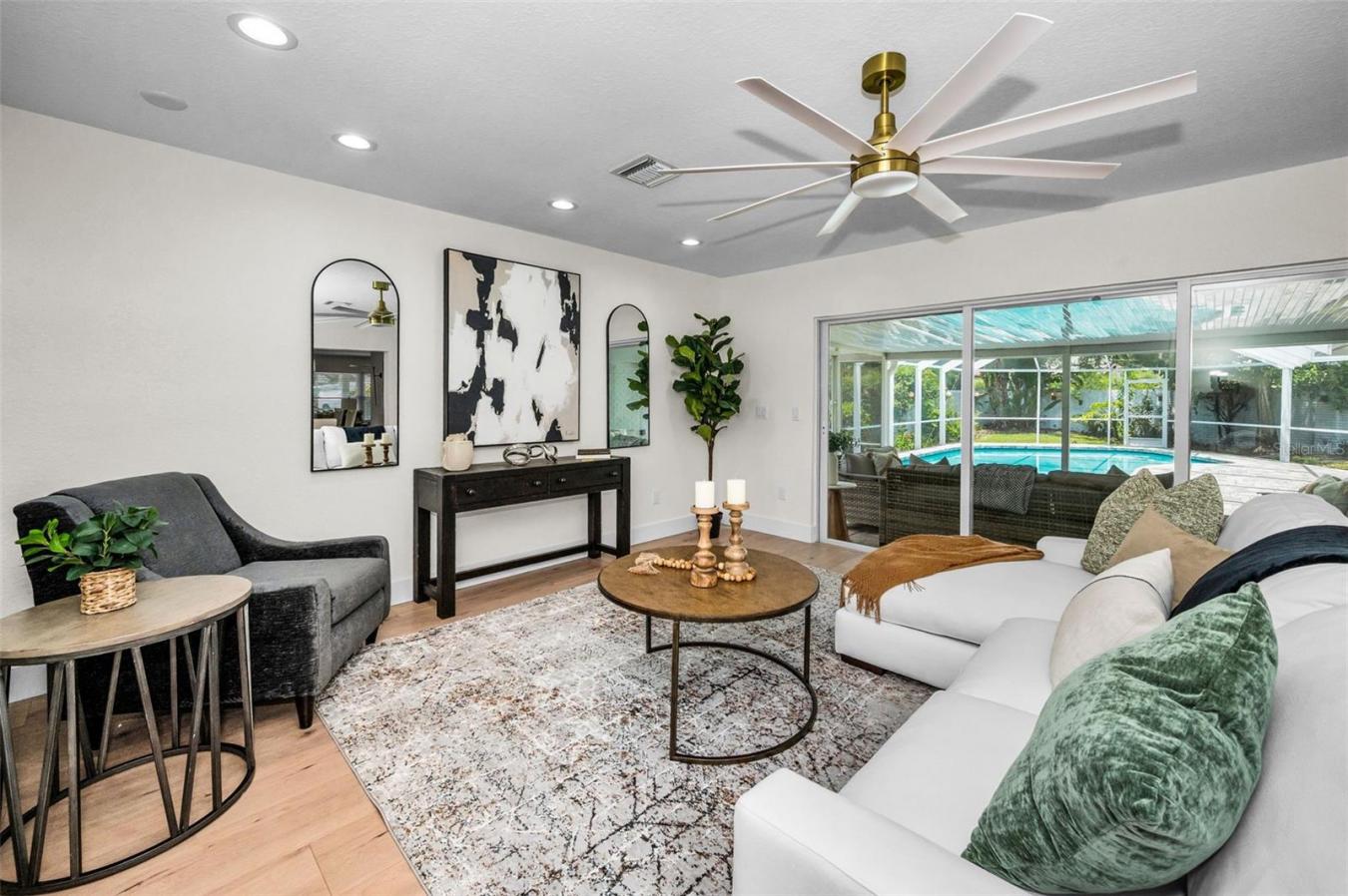 Tampa, Hillsborough, 33609, United States, 4 Bedrooms Bedrooms, ,3 BathroomsBathrooms,Residential,For Sale,1999538