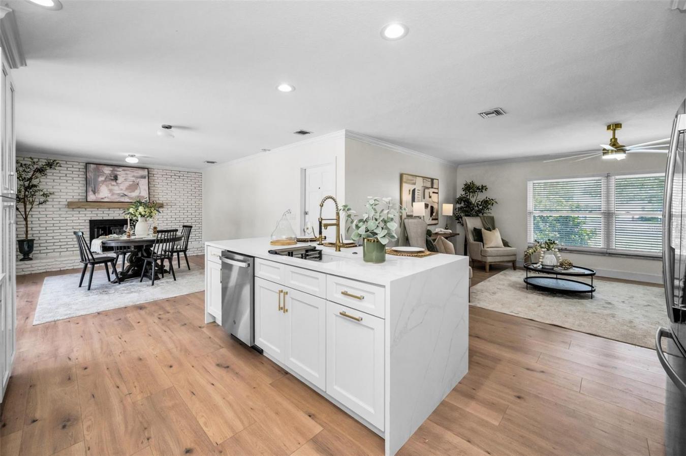 Tampa, Hillsborough, 33609, United States, 4 Bedrooms Bedrooms, ,3 BathroomsBathrooms,Residential,For Sale,1999538