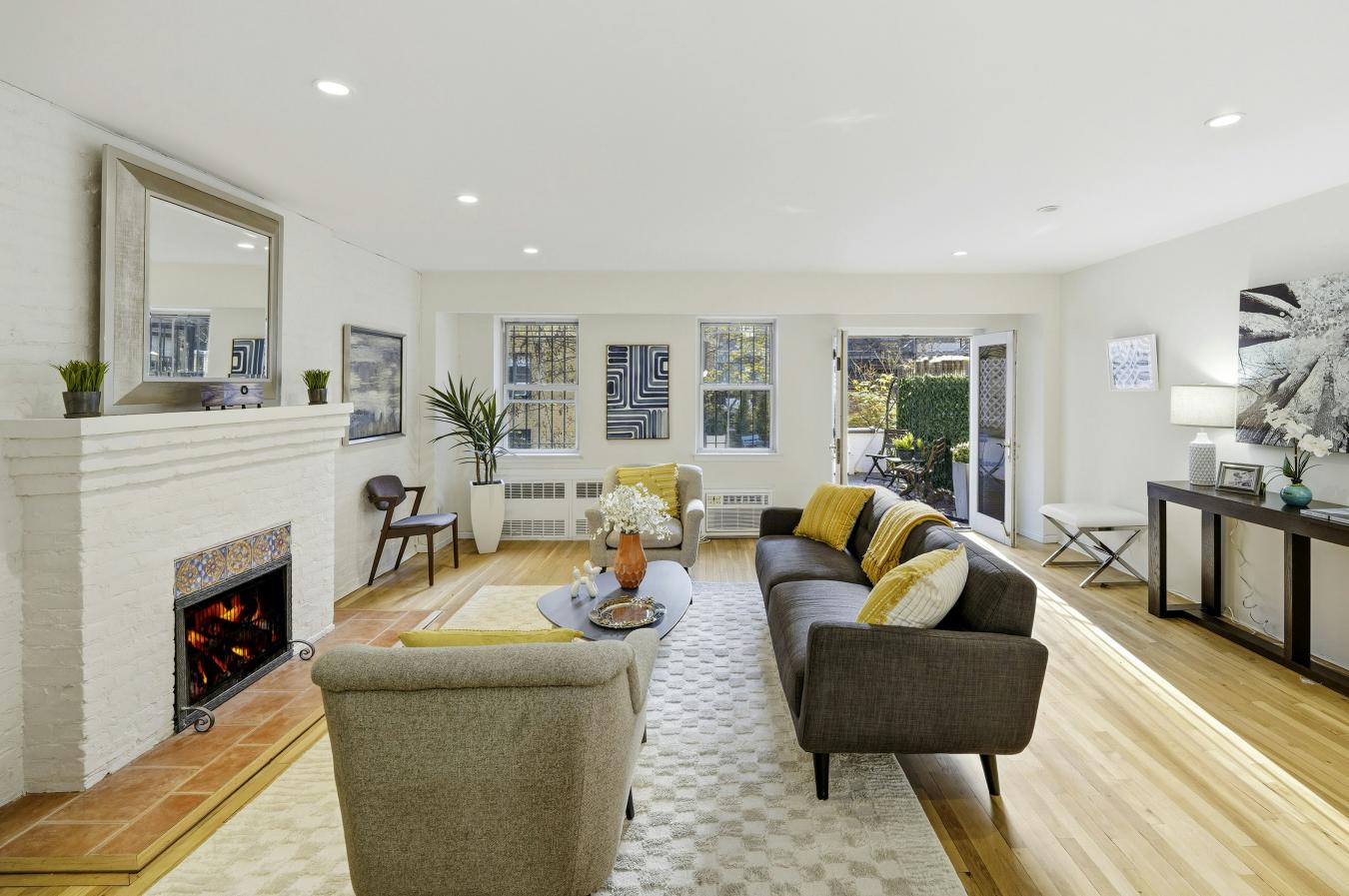 New York, New York, 10024, United States, 4 Bedrooms Bedrooms, ,3 BathroomsBathrooms,Residential,For Sale,2000151