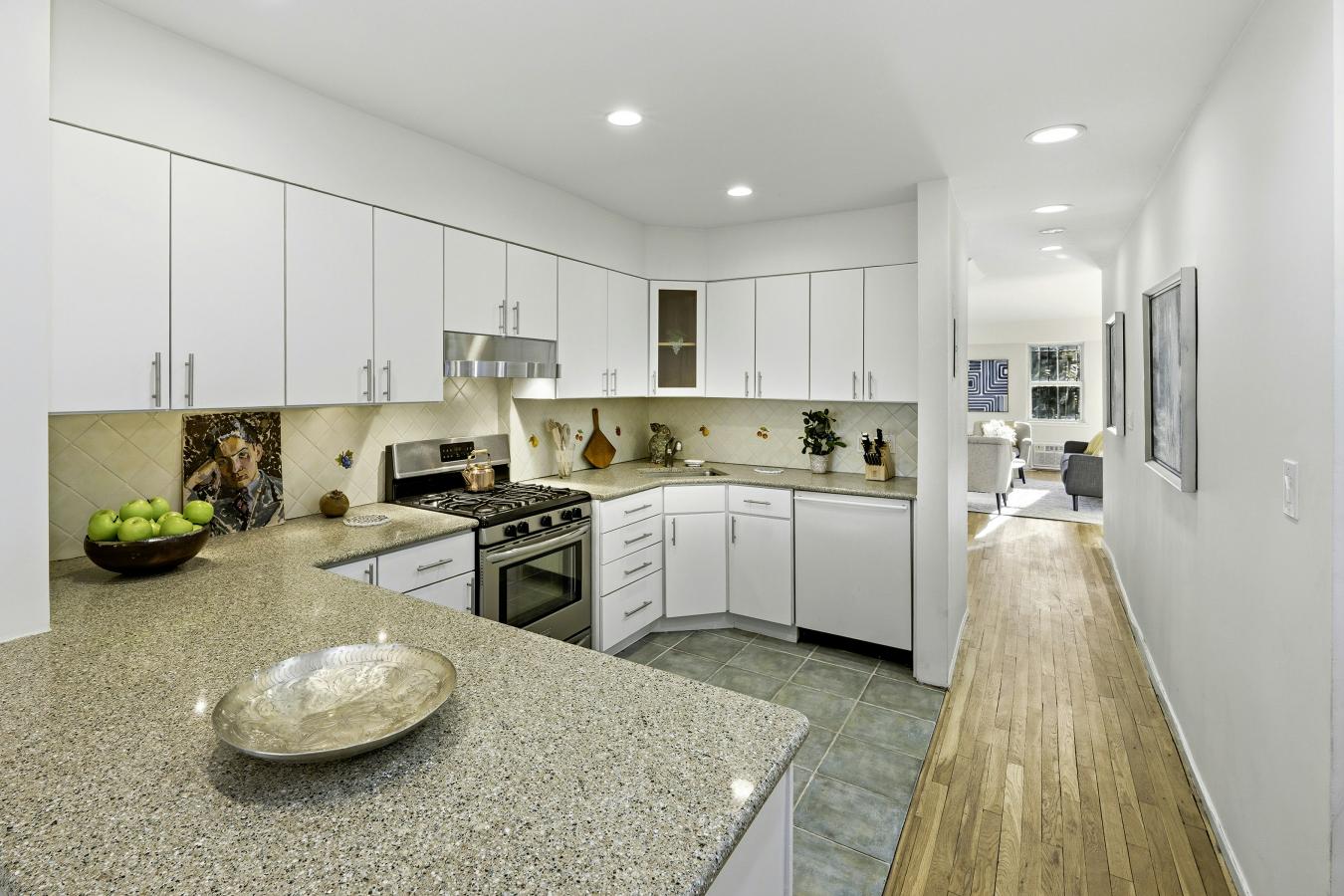 New York, New York, 10024, United States, 4 Bedrooms Bedrooms, ,3 BathroomsBathrooms,Residential,For Sale,2000151