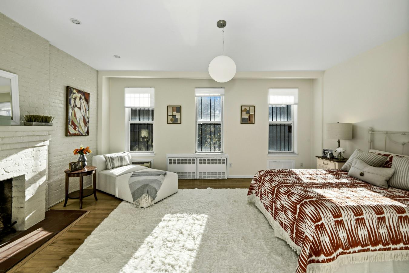New York, New York, 10024, United States, 4 Bedrooms Bedrooms, ,3 BathroomsBathrooms,Residential,For Sale,2000151