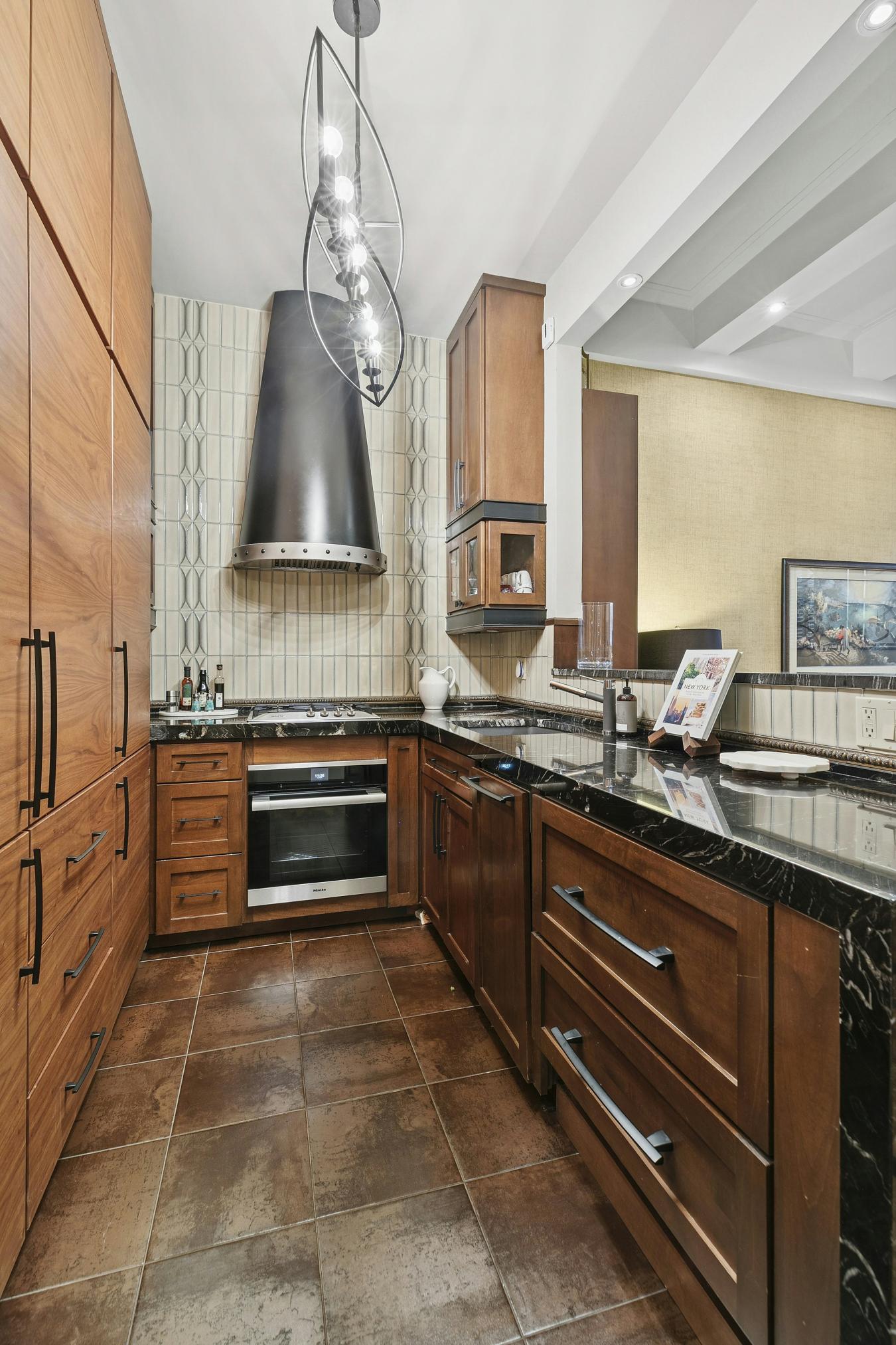 New York, New York, 10024, United States, 2 Bedrooms Bedrooms, ,2 BathroomsBathrooms,Residential,For Sale,2000150