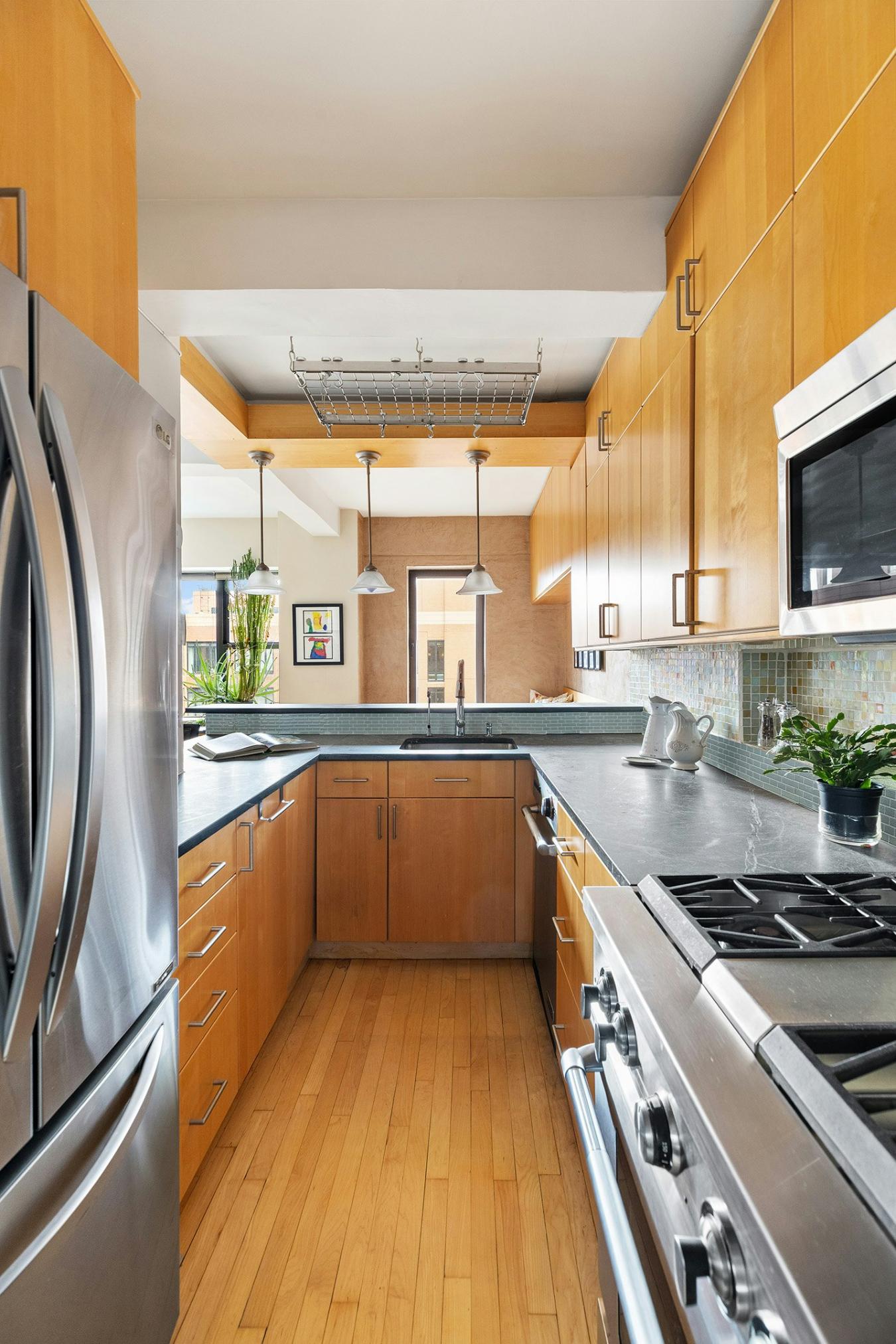 New York, New York, 10024, United States, 2 Bedrooms Bedrooms, ,2 BathroomsBathrooms,Residential,For Sale,2000147