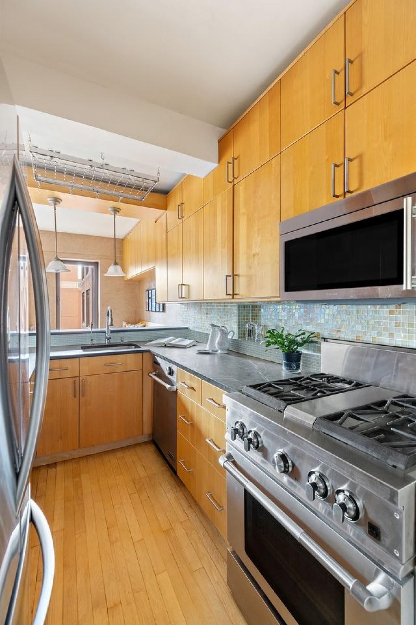 New York, New York, 10024, United States, 2 Bedrooms Bedrooms, ,2 BathroomsBathrooms,Residential,For Sale,2000147