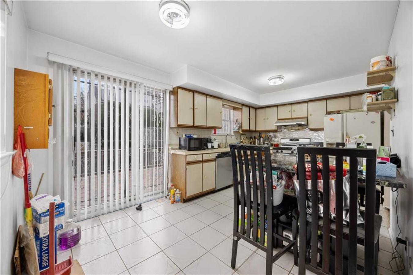 Staten Island, Staten Island, 10305, United States, ,Residential,For Sale,2001302