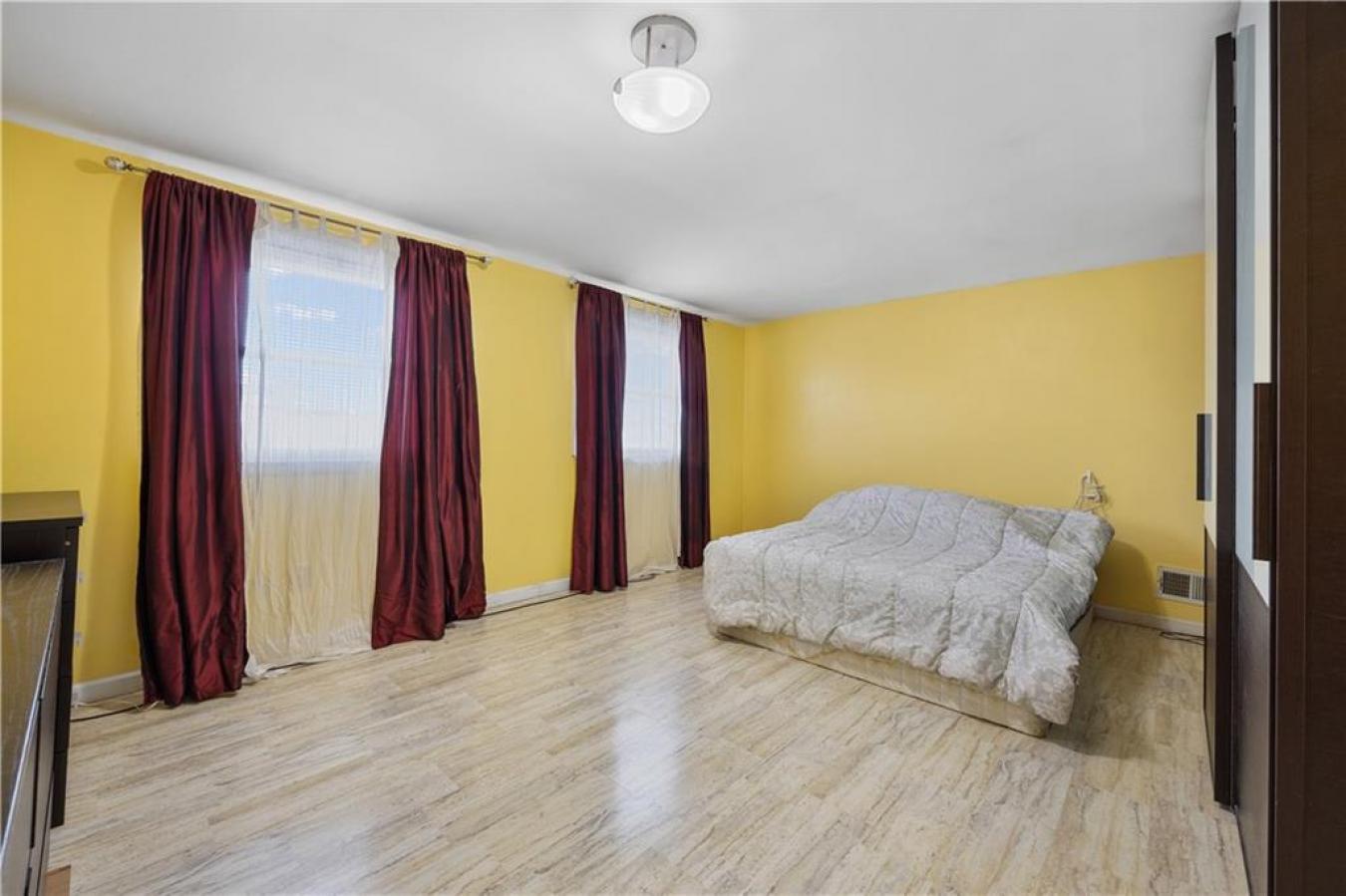 Staten Island, Staten Island, 10305, United States, ,Residential,For Sale,2001302