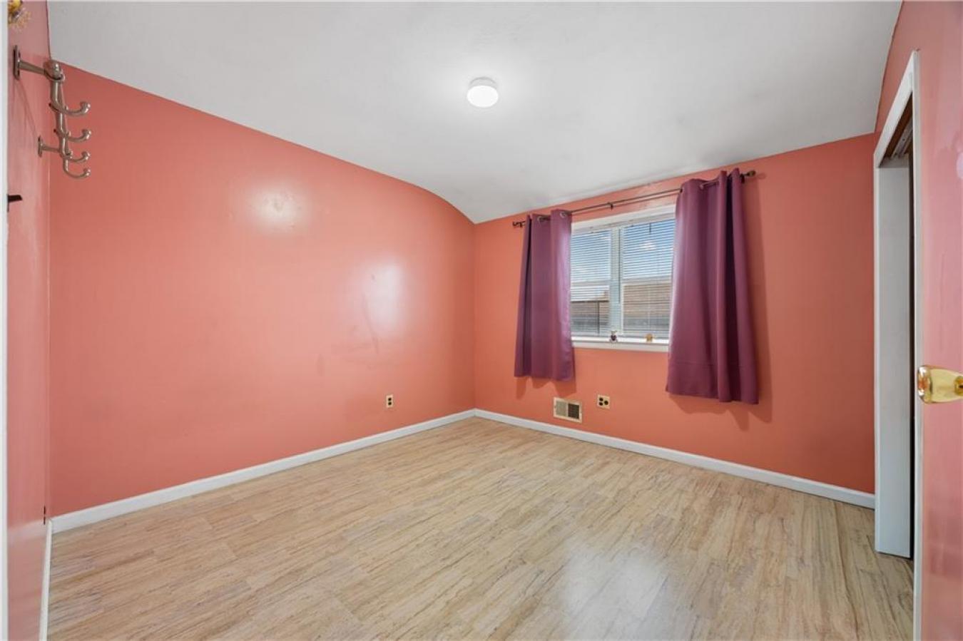 Staten Island, Staten Island, 10305, United States, ,Residential,For Sale,2001302