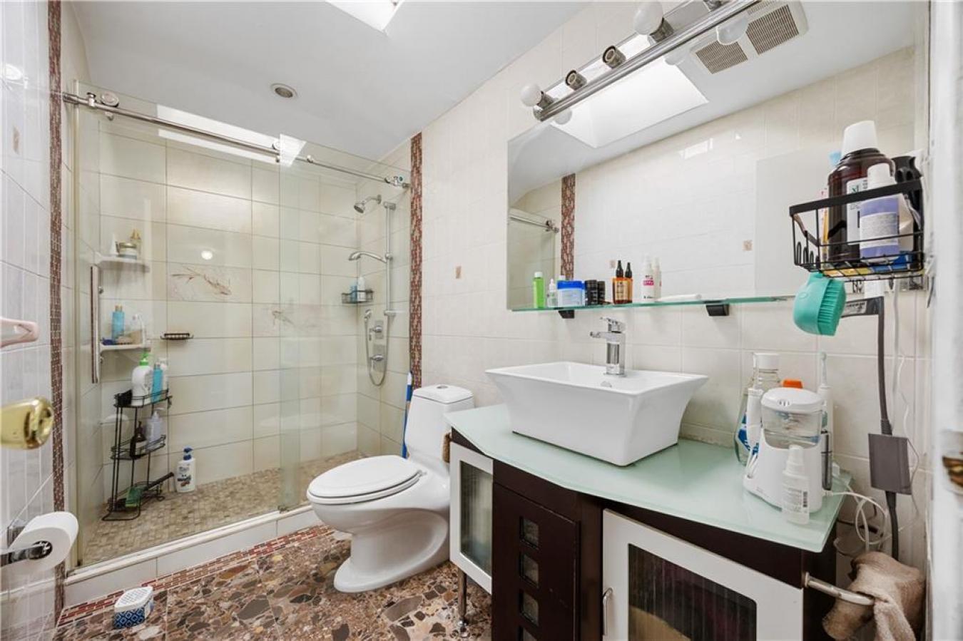 Staten Island, Staten Island, 10305, United States, ,Residential,For Sale,2001302