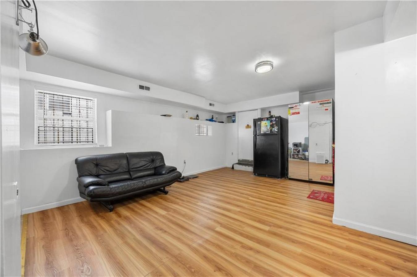 Staten Island, Staten Island, 10305, United States, ,Residential,For Sale,2001302