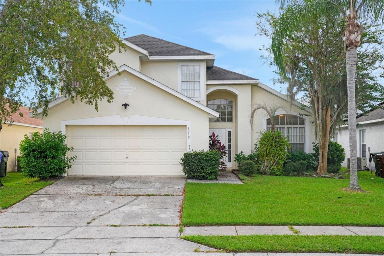 This gorgeous 5-bedroom, 3-bathroom pool home in the desirable Creeksi – image 1