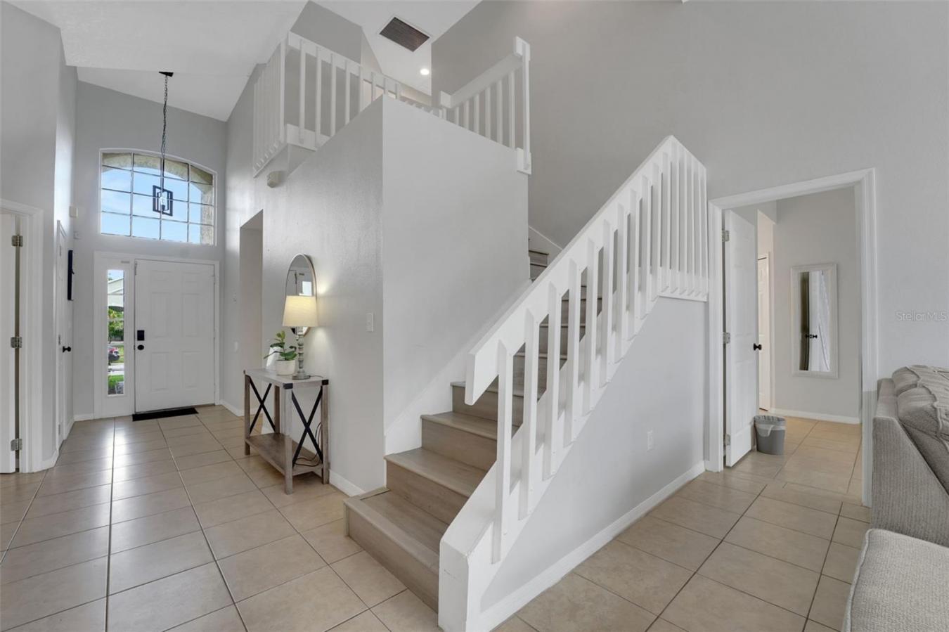 This gorgeous 5-bedroom, 3-bathroom pool home in the desirable Creeksi – image 10