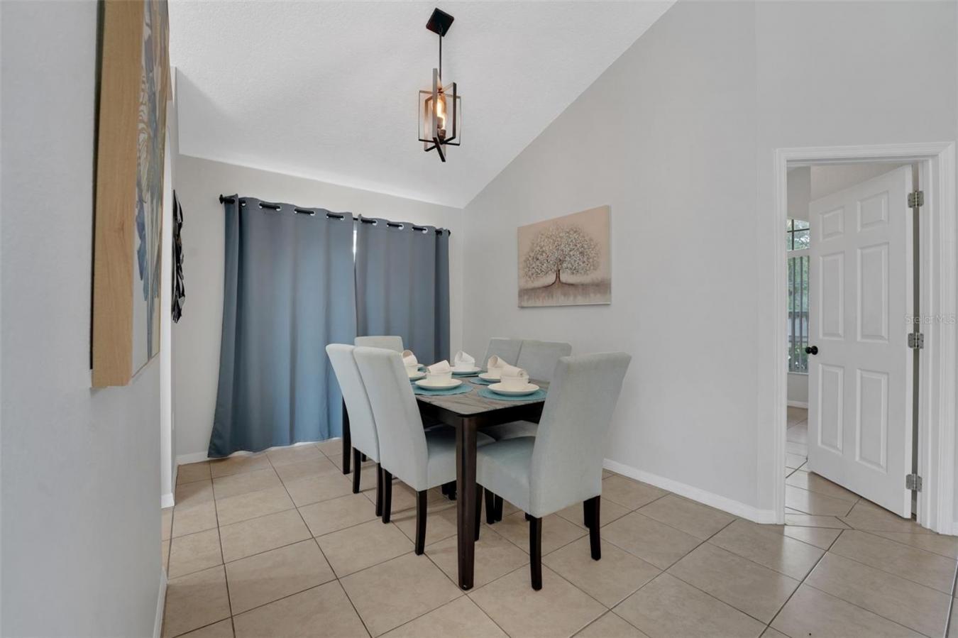 This gorgeous 5-bedroom, 3-bathroom pool home in the desirable Creeksi – image 13