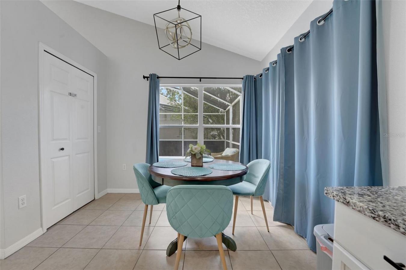 This gorgeous 5-bedroom, 3-bathroom pool home in the desirable Creeksi – image 14