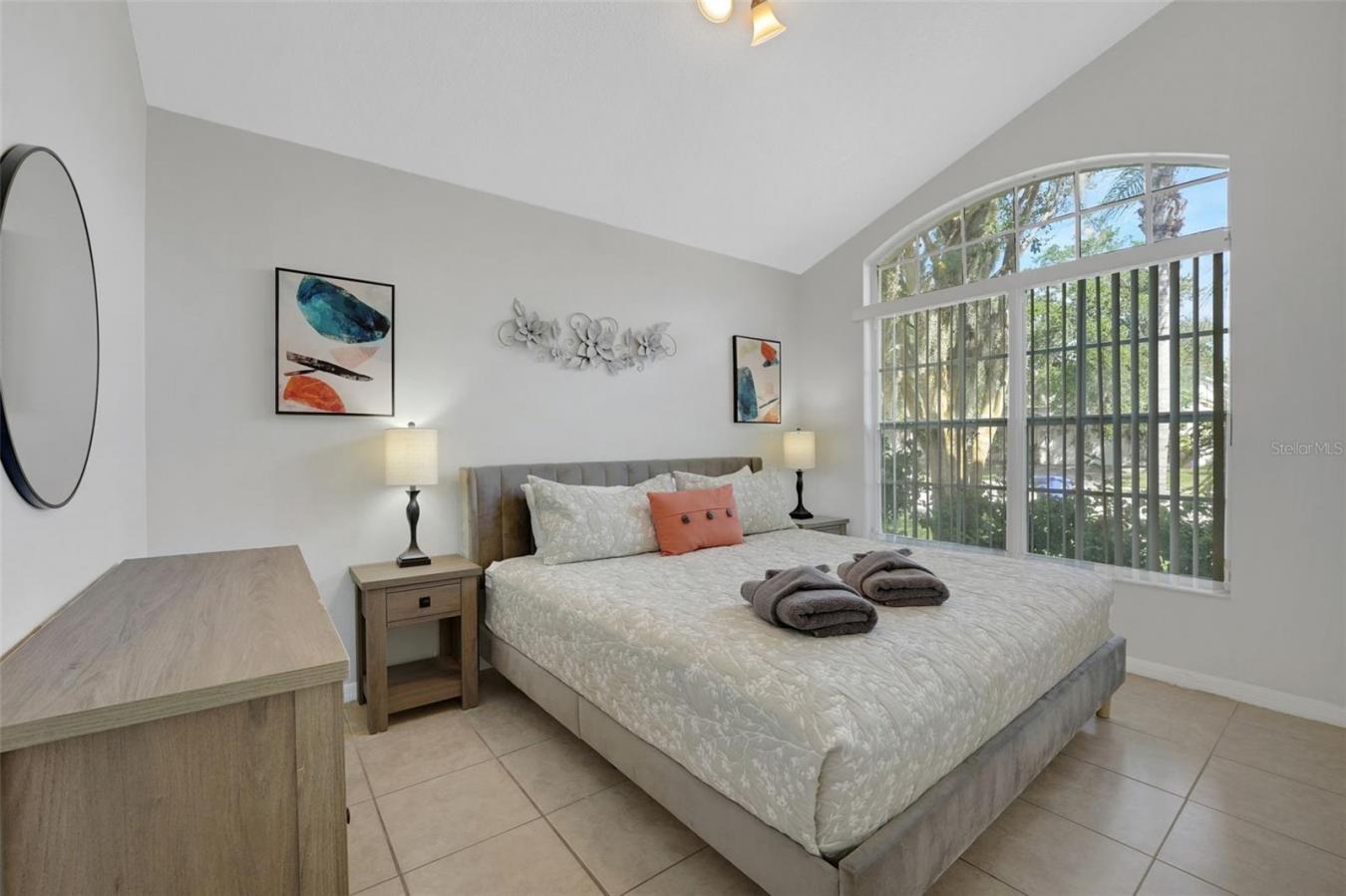 This gorgeous 5-bedroom, 3-bathroom pool home in the desirable Creeksi – image 16