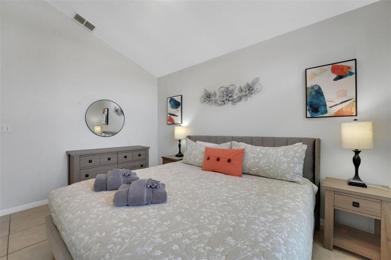 This gorgeous 5-bedroom, 3-bathroom pool home in the desirable Creeksi – image 17