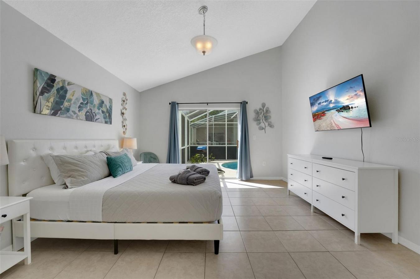 This gorgeous 5-bedroom, 3-bathroom pool home in the desirable Creeksi – image 19