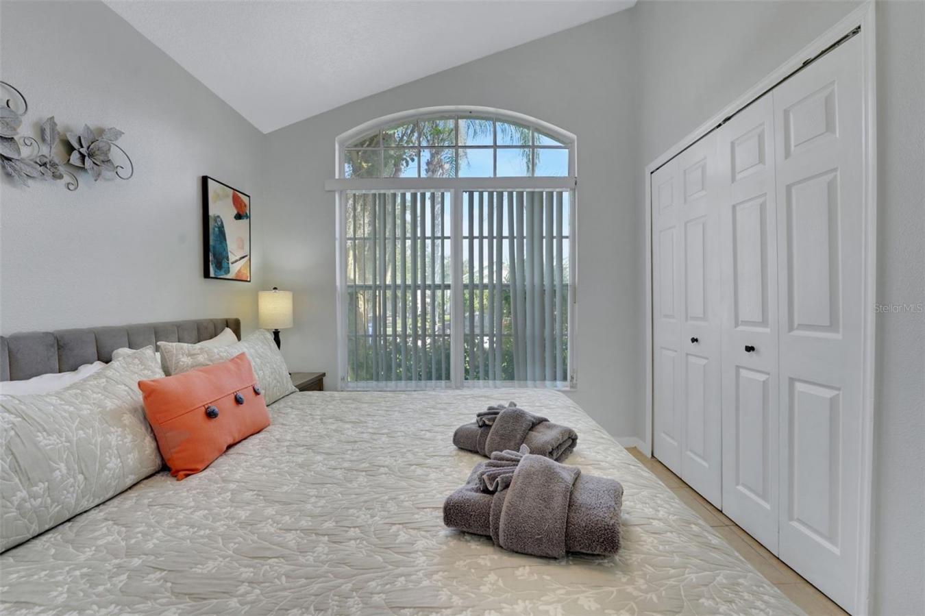 This gorgeous 5-bedroom, 3-bathroom pool home in the desirable Creeksi – image 20