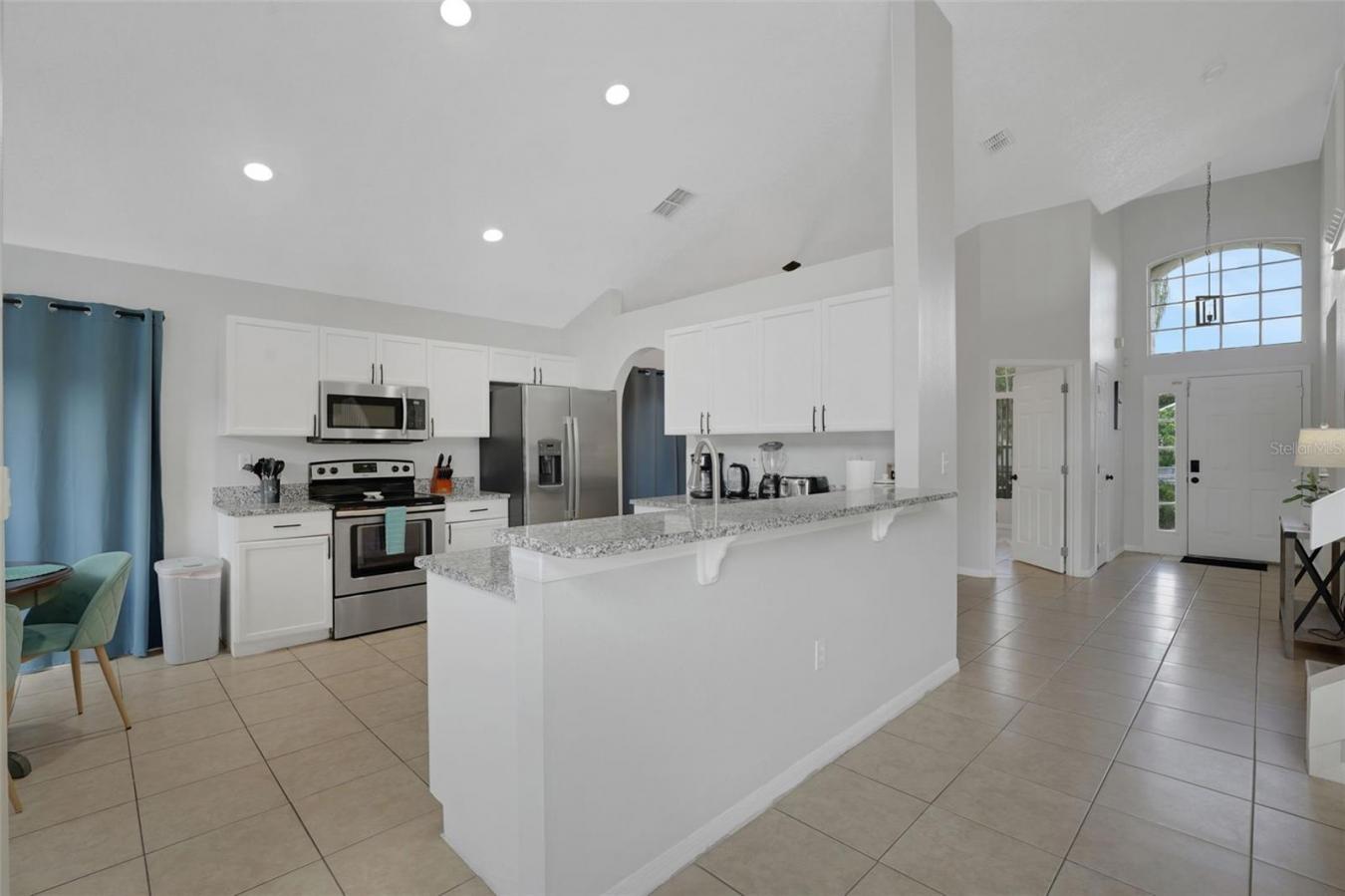 This gorgeous 5-bedroom, 3-bathroom pool home in the desirable Creeksi – image 5