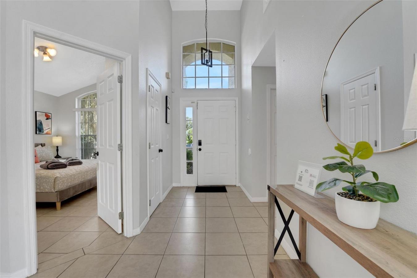 This gorgeous 5-bedroom, 3-bathroom pool home in the desirable Creeksi – image 8