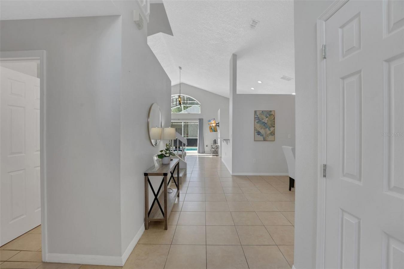 This gorgeous 5-bedroom, 3-bathroom pool home in the desirable Creeksi – image 9